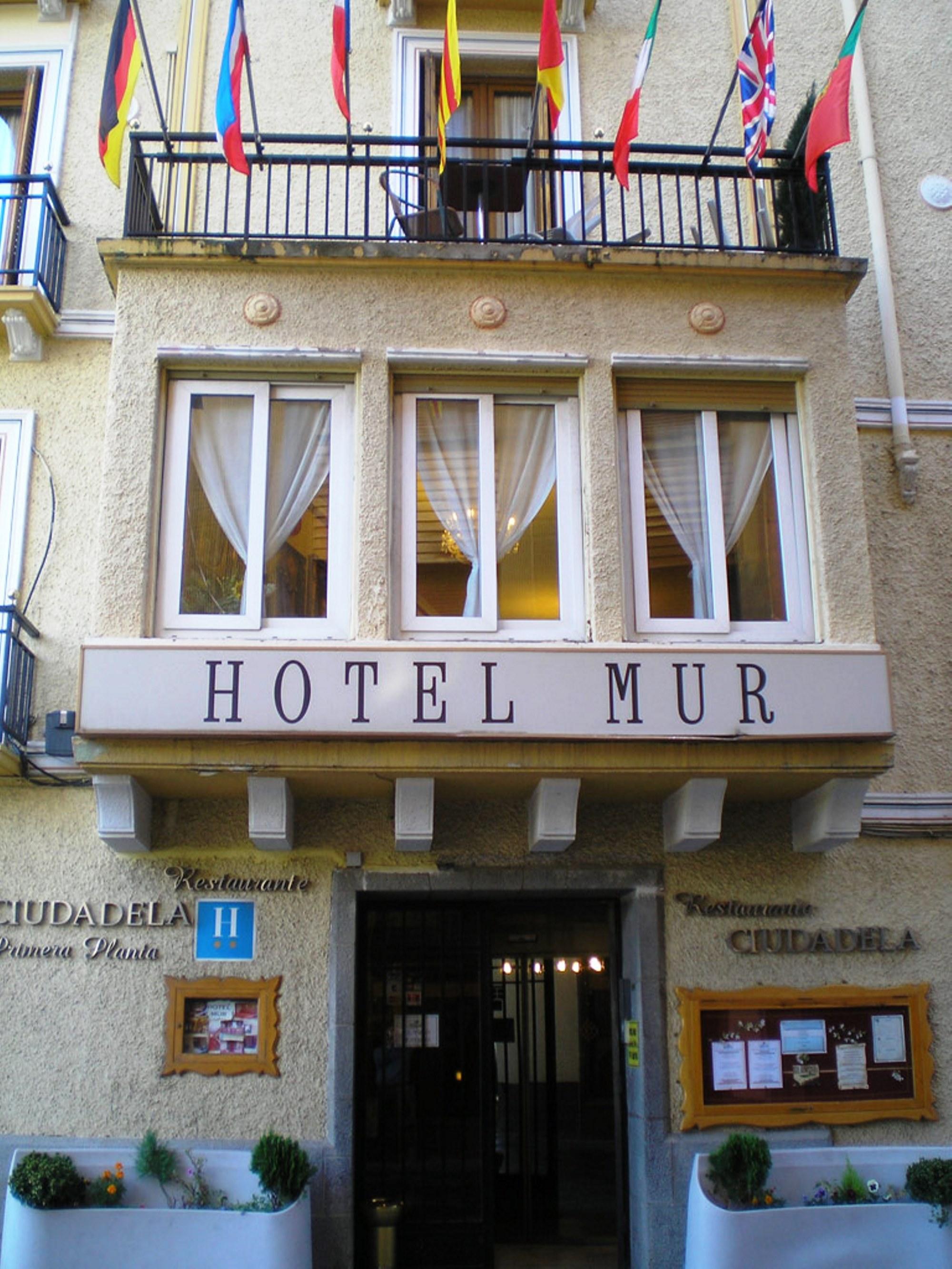 Hotel Mur Хака Екстериор снимка