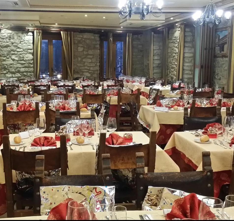 Hotel Mur Хака Екстериор снимка