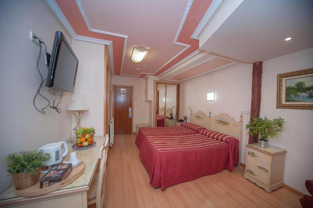 Hotel Mur Хака Екстериор снимка