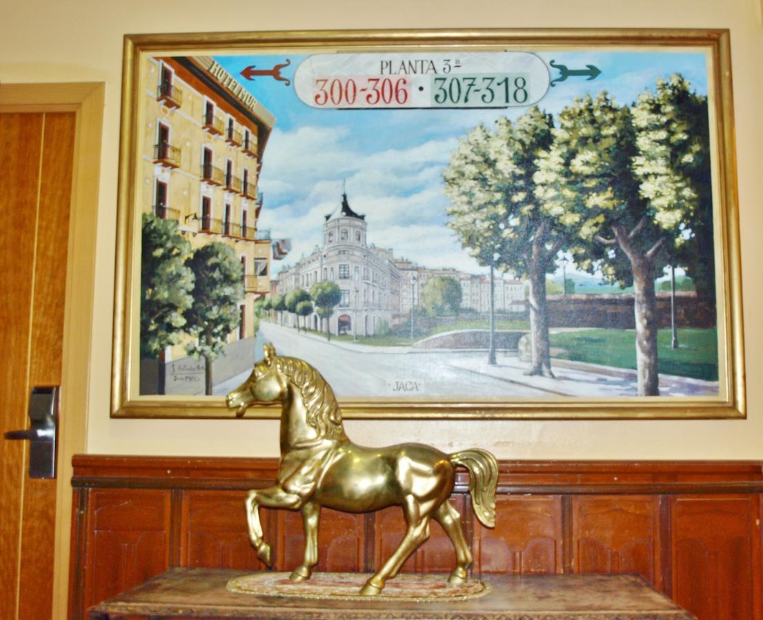 Hotel Mur Хака Екстериор снимка