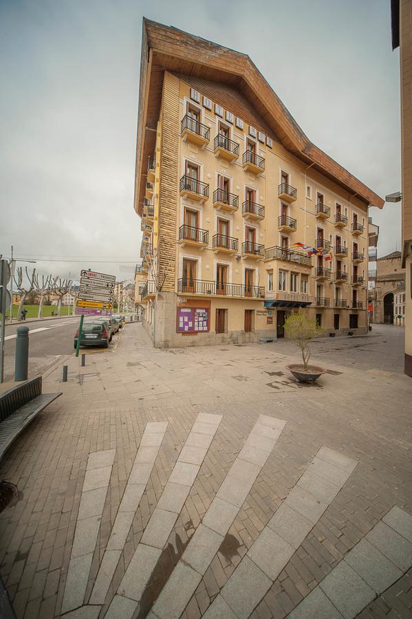Hotel Mur Хака Екстериор снимка