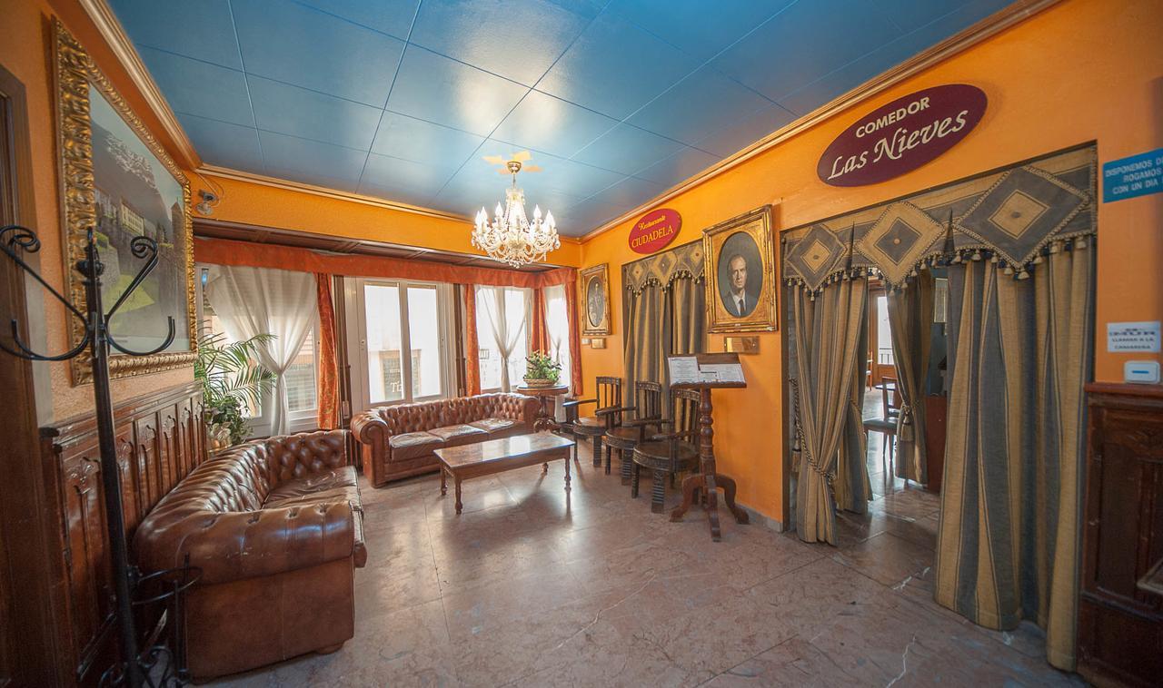 Hotel Mur Хака Екстериор снимка