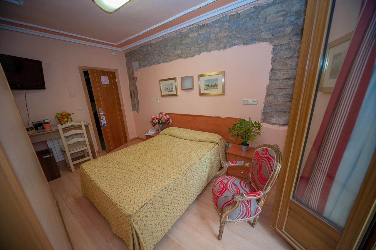 Hotel Mur Хака Екстериор снимка
