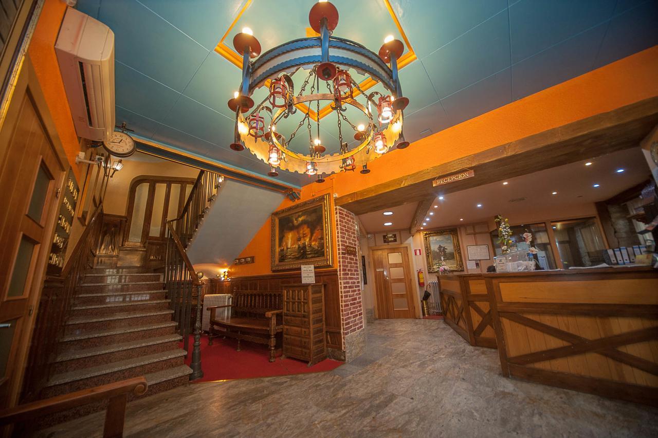 Hotel Mur Хака Екстериор снимка