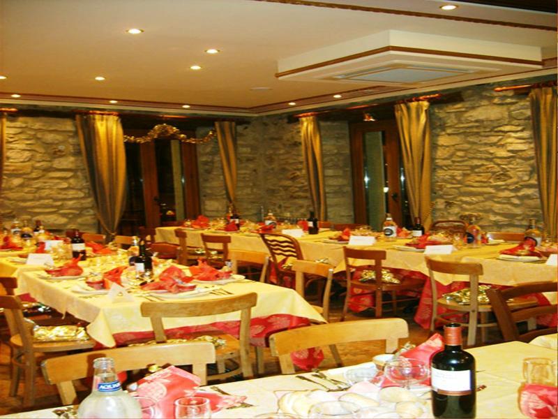 Hotel Mur Хака Екстериор снимка